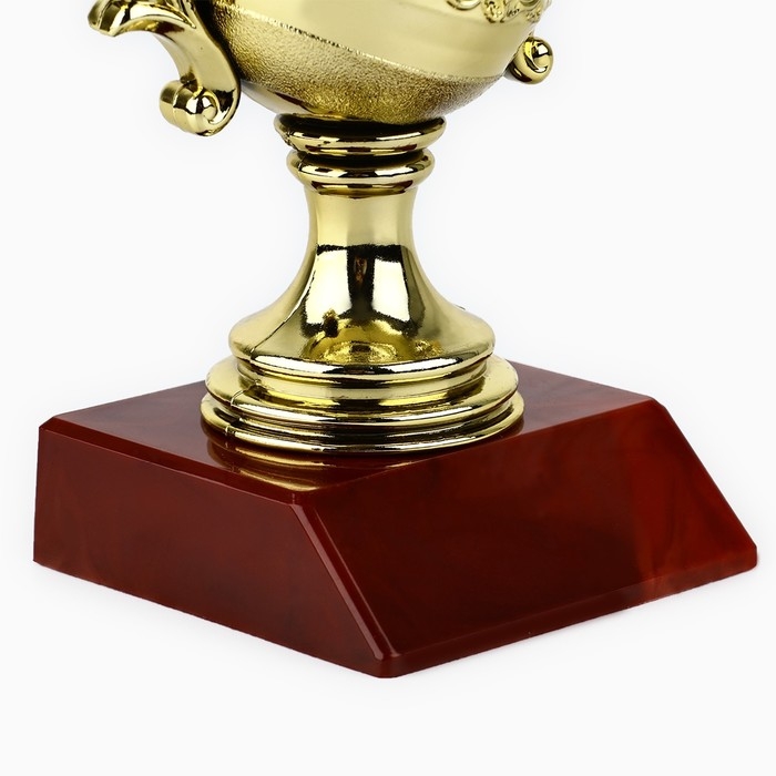 Кубок 105, наградная фигура, золото, подставка пластик, 12,2 х 10,3 х 6,5 см Кубок 105, наградная фигура, золото, подставка пластик, 12,2 х 10,3 х 6,5 см