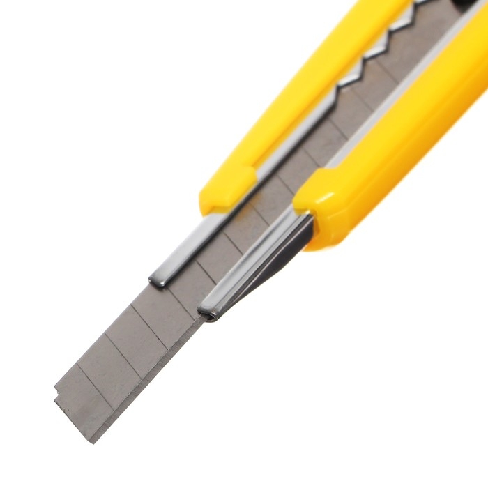 Нож канцелярский 9мм, пластиковый, 2 штуки запасных лезвий, металл направляющие, TOP Нож канцелярский 9мм, пластиковый, 2 штуки запасных лезвий, металл направляющие, TOP