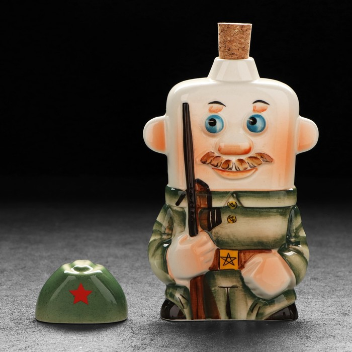 Штоф фарфоровый &laquo;Стрелок&raquo;, 0.35 л, в упаковке книге