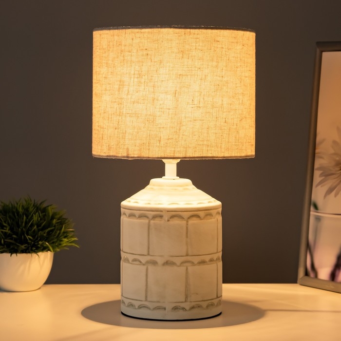 Настольная лампа "Асни" Е14 40Вт бело-серый 19х19х32 см RISALUX  9780913