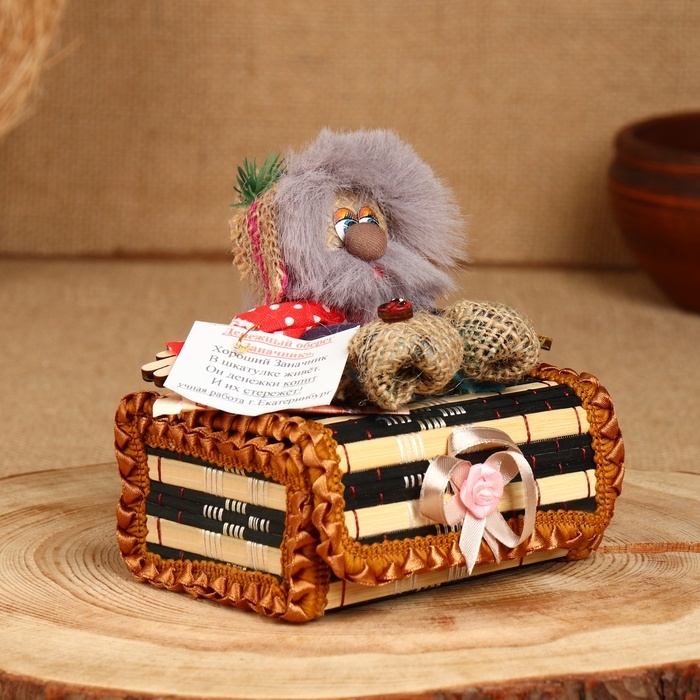 Оберег - шкатулка &laquo;Домовой&raquo;, на сундучке, 10х15х14 см, микс