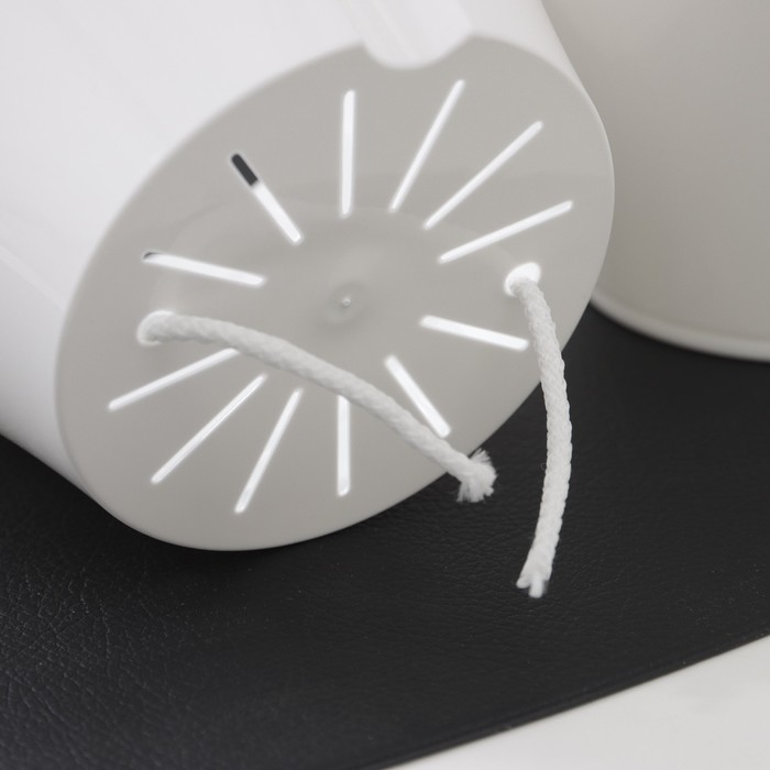 Кашпо для цветов со вставкой «Афина», 1 л, цвет белый Кашпо для цветов со вставкой «Афина», 1 л, цвет белый