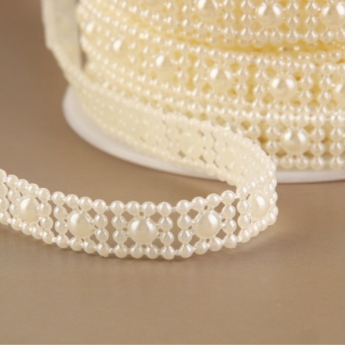 Жемчуг на нитях, плоский, 10 мм, 9 &plusmn; 1 м, цвет молочный