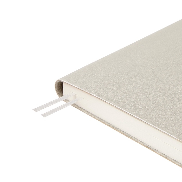 Ежедневник недатированный А5, 128 листов GRAND, интегральная обложка из искусственной кожи, ляссе, кремовый блок 70 г/м2, серебро