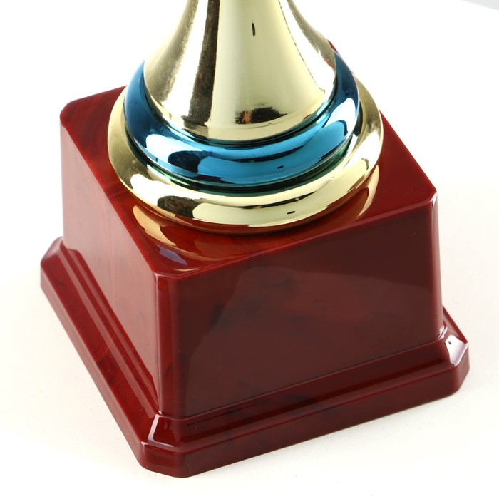 Кубок 101, наградная фигура, золото, подставка пластик, 34 х 12 х 8,5 см. Кубок 101, наградная фигура, золото, подставка пластик, 34 х 12 х 8,5 см.