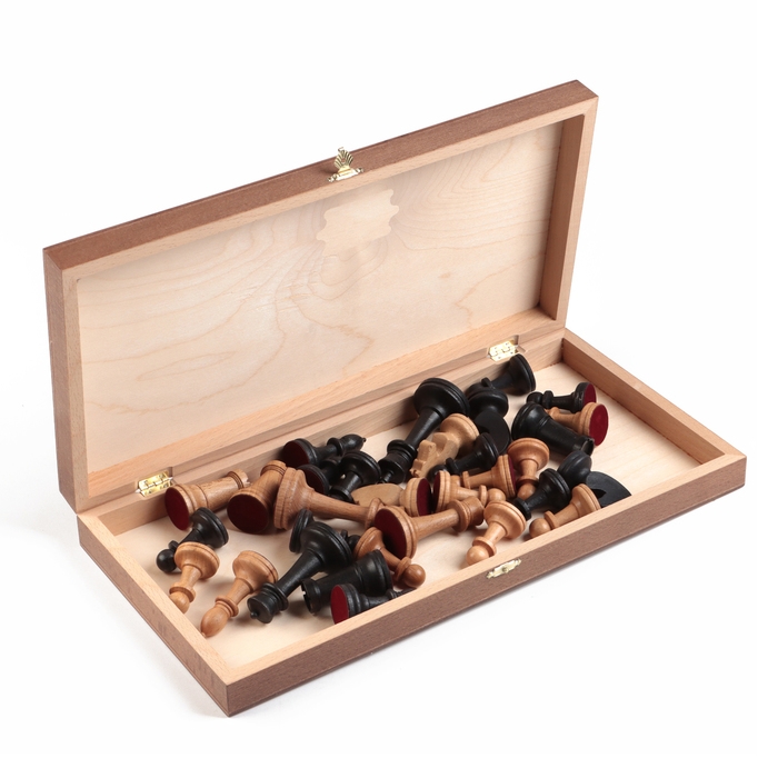 Шахматы деревянные, настольные 37 х 37 см, король h-9 см, пешка h-4.4 см Шахматы деревянные, настольные 37 х 37 см, король h-9 см, пешка h-4.4 см