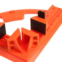 Струбцина угловая ЛОМ, пластиковая, до 90 мм Струбцина угловая ЛОМ, пластиковая, до 90 мм