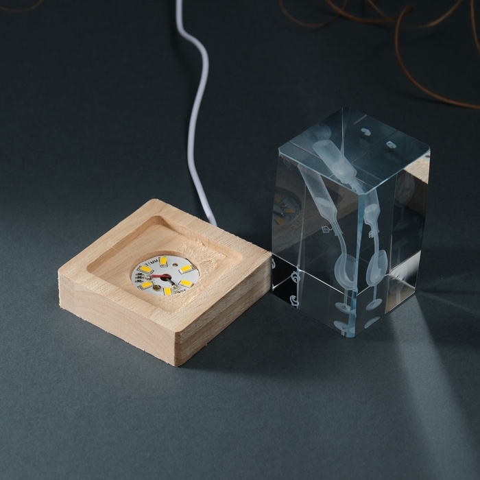 Сувенир стекло подсветка Сувенир стекло подсветка "Прямоугольник. Бокал и вино" подставка дерево, USB 7х7х10