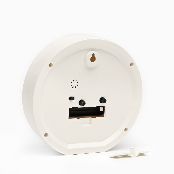 Часы - будильник настольные "Классика", дискретный ход, циферблат 15 см, 16.5 х 16.5 см, АА