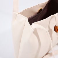 Сумка женская тоут на клапане, цвет белый