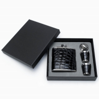 Подарочный набор 4 в 1 "Черный крокодил": фляжка 180 мл, воронка, 2 рюмки,  17 х 18 см