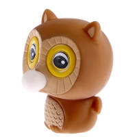 Мялка &laquo;Совушка&raquo; надувает шарик