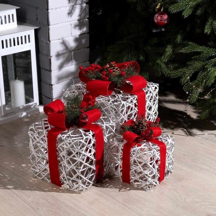 Светодиодная фигура &laquo;Серебристые подарки с красной лентой&raquo; 15, 20, 25 см, текстиль, металл, 220 В, свечение тёплое белое