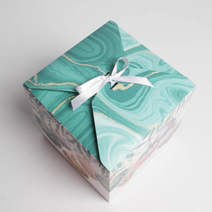 Коробка подарочная новогодняя складная &laquo;Волшебство нового года&raquo;, 18 х 18 х 18 см, Новый год