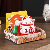 Маятник пластик от солн.батареи "Кот Манэки-нэко с деревом и мешком золота" белый 8х10х6 см   501832