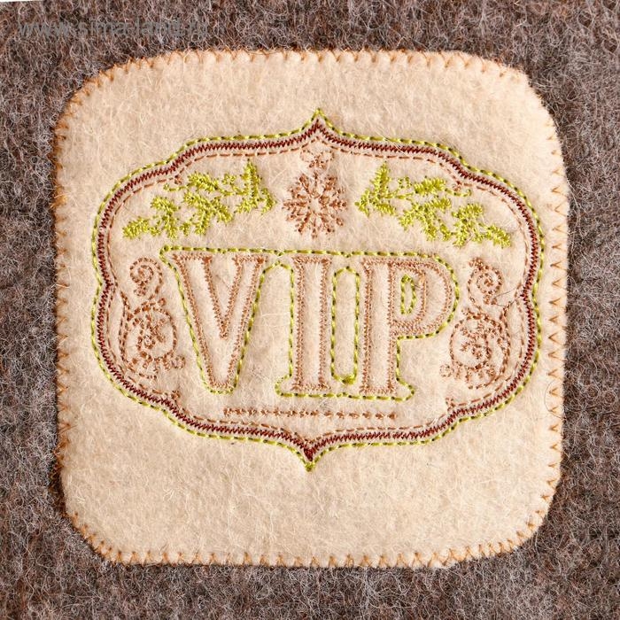 Лежак с вышивкой "ВИП" 150х50 см