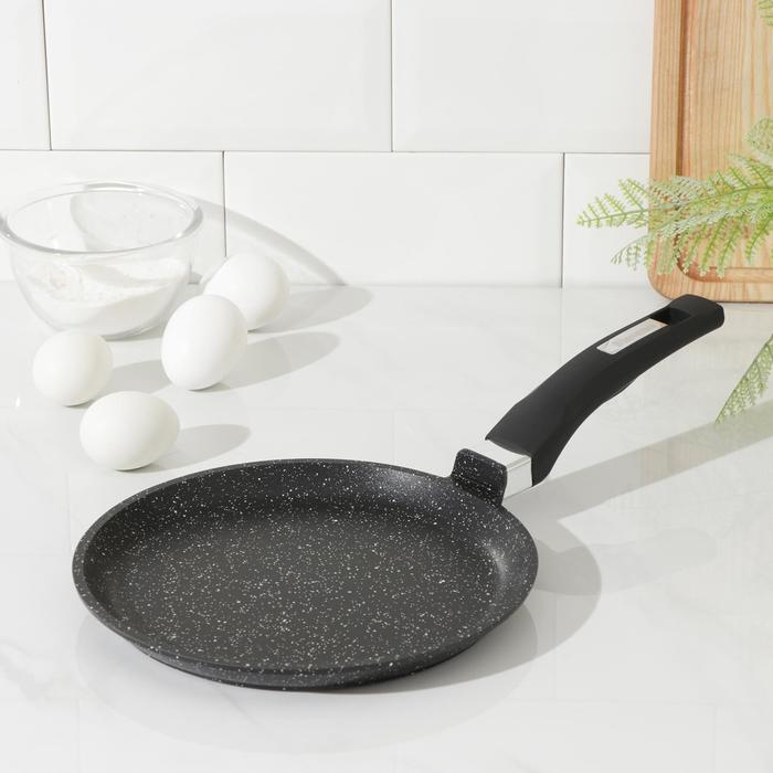 Сковорода блинная &laquo;Гранит Black&raquo; Induction Pro, d=22 см, пластиковая ручка, антипригарное покрытие, цвет чёрный