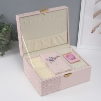 Шкатулка кожзам для украшений сундук"Кулон на сакуре. Узоры" бежевая" 26х20х13 см Шкатулка кожзам для украшений сундук"Кулон на сакуре. Узоры" бежевая" 26х20х13 см