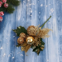 Декор "Зимние грезы" золотые шары листья веточки, 16 см