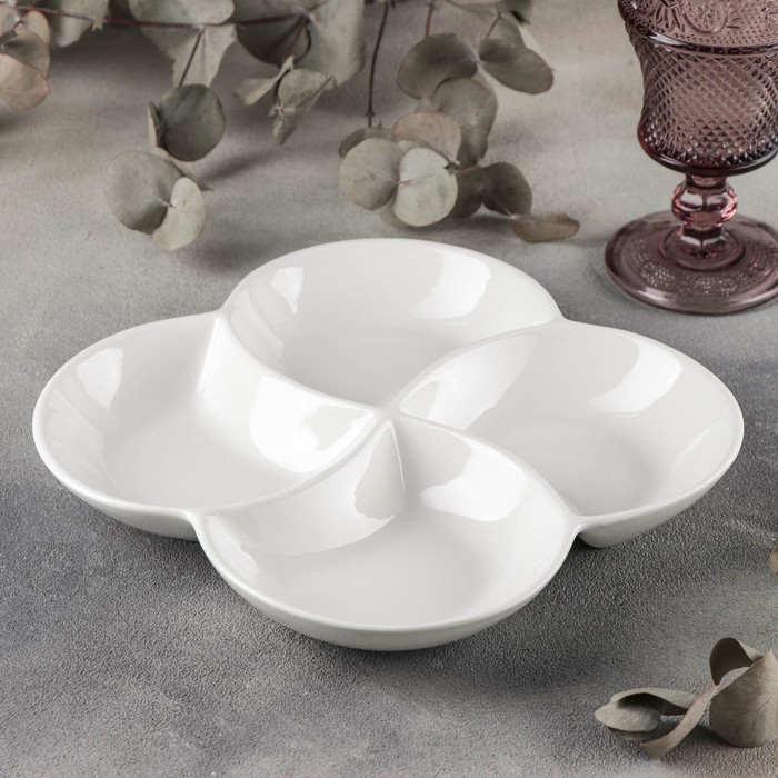 Менажница фарфоровая 4 ячейки Wilmax, 22&times;22 см, цвет белый