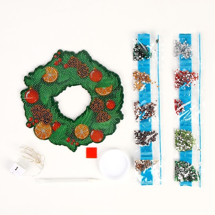 Алмазная мозаика на новый год с полным заполнением на фигурке. Новогодний венок «Волшебный Новый год», 20 х 20 см, новогодний набор для творчества Алмазная мозаика на новый год с полным заполнением на фигурке. Новогодний венок «Волшебный Новый год», 20 х 20 см, новогодний набор для творчества