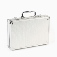 Покер в металлическом кейсе (карты 2 колоды,фишки 200 шт с/номиналом,5 кубиков), 20.5 х 29 см