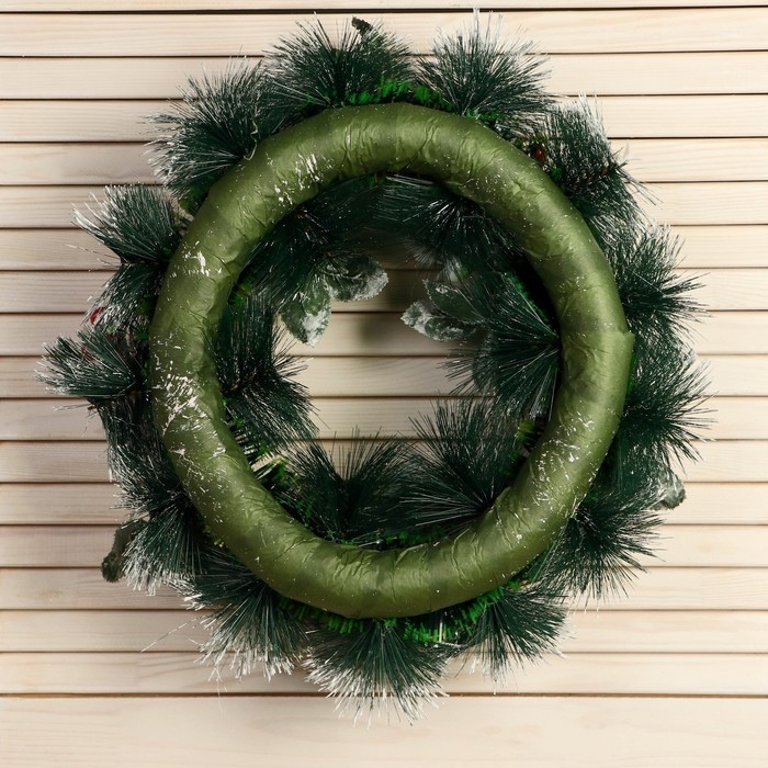 Венок новогодний d- 34 см "Уютная сказка" хлопок ягоды листья в снегу