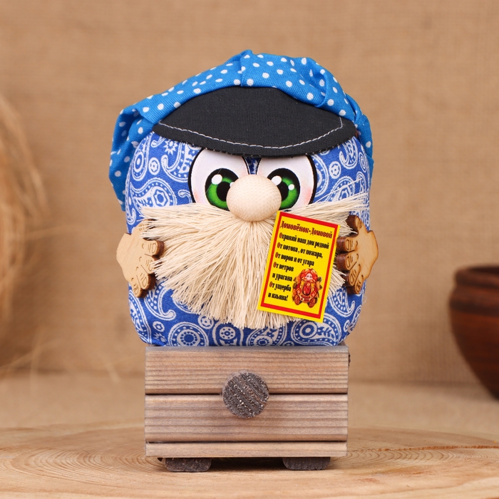 Домовой "Фома", на сундуке, 17х11х10 см