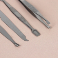 Набор маникюрный, 7 предметов, в футляре, рисунок серый/золотистый Набор маникюрный, 7 предметов, в футляре, рисунок серый/золотистый