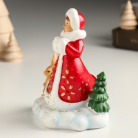 Сувенир полистоун "Снегурочка с зайчиком в лесу" 9,8х8х12,2 см Сувенир полистоун "Снегурочка с зайчиком в лесу" 9,8х8х12,2 см