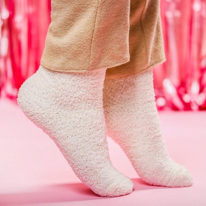 Подарочный набор «Тепла и уюта»: чай 50 г, крем-мед 120 г, носки 36-39 р, термос 500 мл, арахис в глазури 100 г Подарочный набор «Тепла и уюта»: чай 50 г, крем-мед 120 г, носки 36-39 р, термос 500 мл, арахис в глазури 100 г