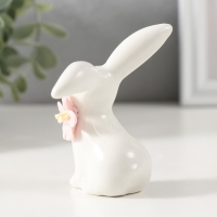 Сувенир керамика "Крольчонок с розовым цветочком" 6,8х4,8х7,9 см Сувенир керамика "Крольчонок с розовым цветочком" 6,8х4,8х7,9 см