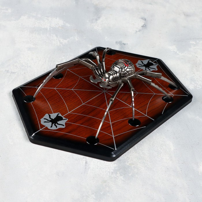 Сувенирное оружие на планшете &laquo;Паук&raquo;