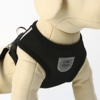 Шлейка дышащая с поводком и светоотражающей нашивкой, S, ОШ 27, ОГ 30-38, черная Шлейка дышащая с поводком и светоотражающей нашивкой, S, ОШ 27, ОГ 30-38, черная