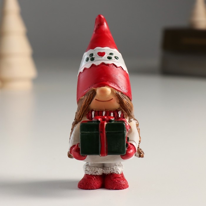 Сувенир полистоун "Дед Мороз со свечой/Бабуся с подарком" МИКС 6,5х4,5х10 см