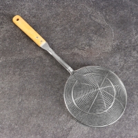 Дуршлаг-сито с деревянной ручкой 44см, диаметр18см, глубина 6,5см Дуршлаг-сито с деревянной ручкой 44см, диаметр18см, глубина 6,5см
