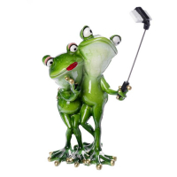 Сувенир полистоун лак "Парочка лягух селфится" 20,5х11х13,5 см Сувенир полистоун лак "Парочка лягух селфится" 20,5х11х13,5 см