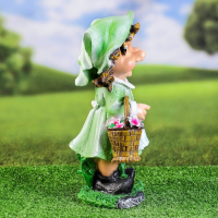 Садовая фигура "Девочка с корзинкой в руке" 33х20см Садовая фигура "Девочка с корзинкой в руке" 33х20см