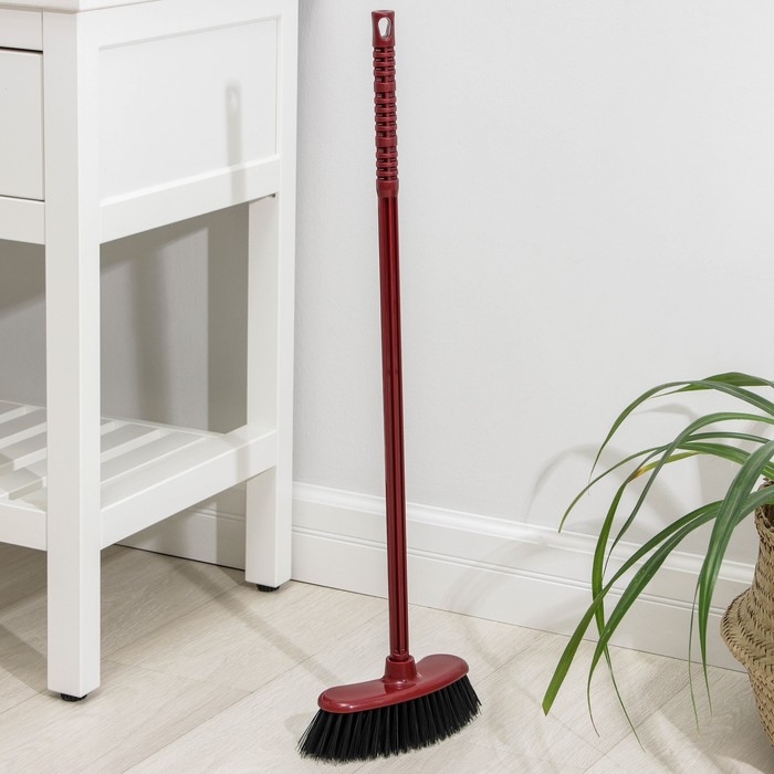 Щётка для пола &laquo;Комфорт&raquo; с черенком, жёсткая, цвет МИКС