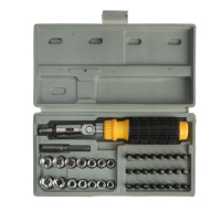 Отвертка с набором бит и головок ТУНДРА, реверсивная, в кейсе, 40 предметов Отвертка с набором бит и головок ТУНДРА, реверсивная, в кейсе, 40 предметов