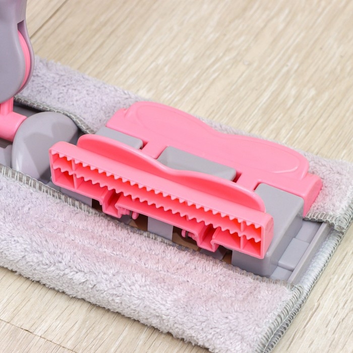 Швабра для мытья пола плоская Доляна, насадка из микрофибры 40&times;12 см, телескопическая стальная ручка 74-109 см, цвет МИКС