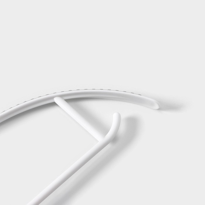 Плечики - вешалки для одежды Доляна, 40×19,5 см, 5 шт, широкие плечики, антискользящая накладка, цвет белый Плечики - вешалки для одежды Доляна, 40×19,5 см, 5 шт, широкие плечики, антискользящая накладка, цвет белый