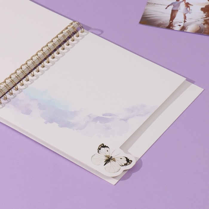 Фотоальбом на спирали 20 листов Фотоальбом на спирали 20 листов "Бабочки" объёмный элемент + 4 вкладки 24х24 см