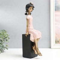 Сувенир полистоун "Девочка на кубе, с цветком в волосах" бело-золотой 9,5х12х34 см Сувенир полистоун "Девочка на кубе, с цветком в волосах" бело-золотой 9,5х12х34 см