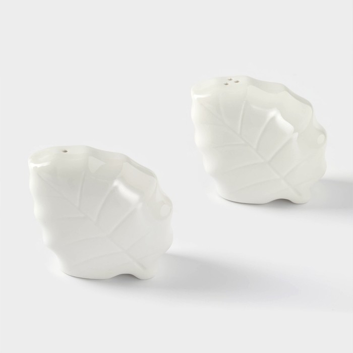 Набор фарфоровый для специй на бамбуковой подставке BellaTenero &laquo;Листья&raquo;, 4 предмета: солонка 120 мл, перечница 120 мл, салфетница, подставка, цвет белый