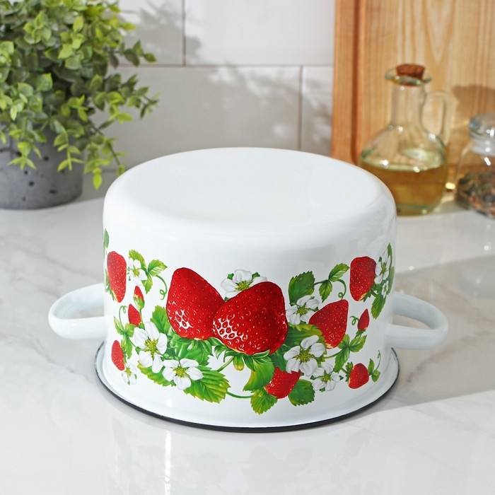 Кастрюля эмалированная цилиндрическая «Клубничная поляна», 2,9 л Кастрюля эмалированная цилиндрическая «Клубничная поляна», 2,9 л