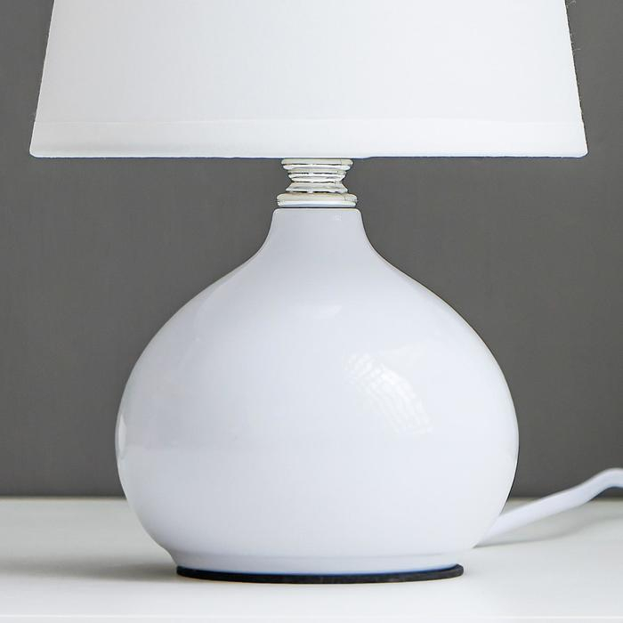 Лампа настольная 99035/1 1х40Вт Е27 белый 15х15х29 см RISALUX