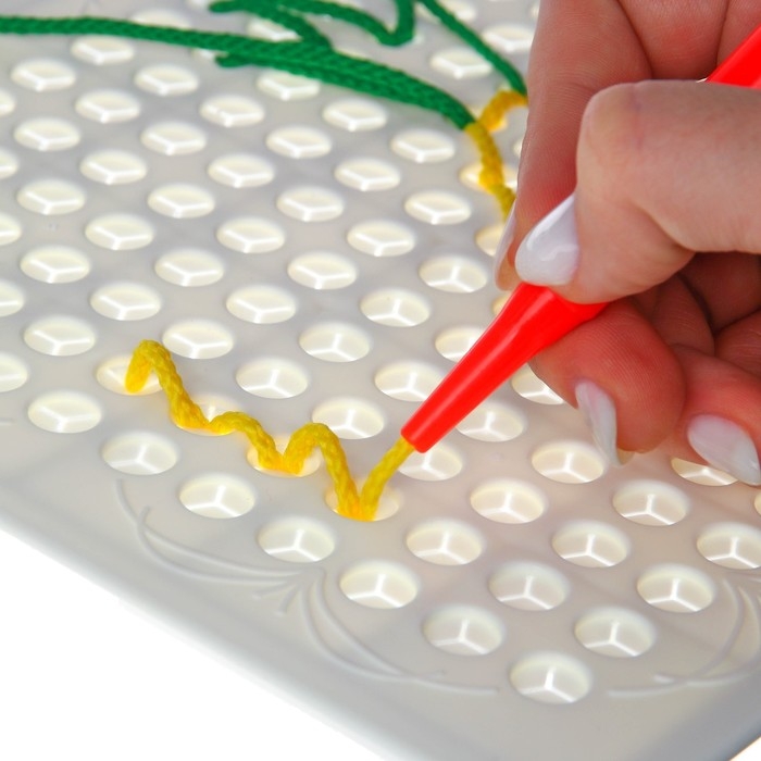 Шнуровальный планшет &laquo;Любимые герои&raquo;, ручка для шнурка, по Методике Монтессори