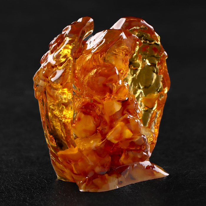 Сувенир "Дева Мария с младенцем", янтарь