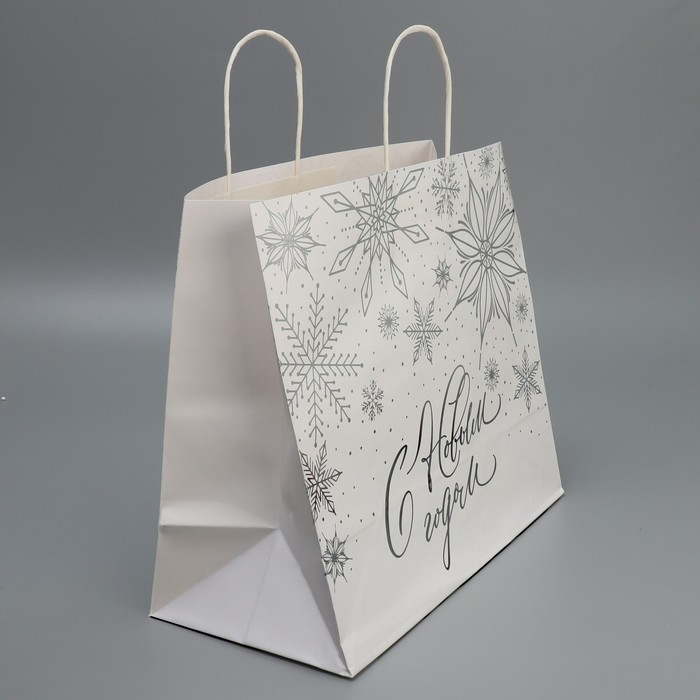 Пакет подарочный новогодний крафтовый Winter, 32 х 28 х 15 см, Новый год